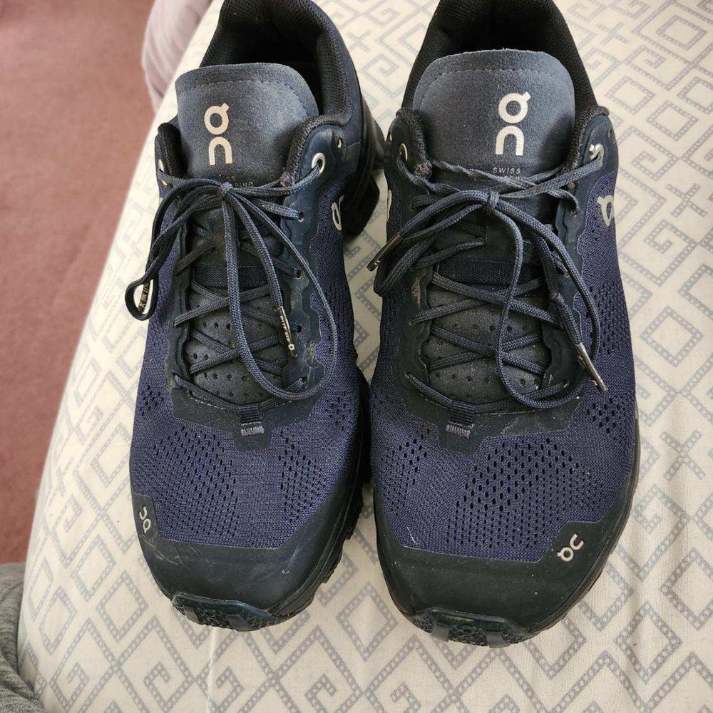 Women’s ON sneakers. Good used condition. Size 9.5W.